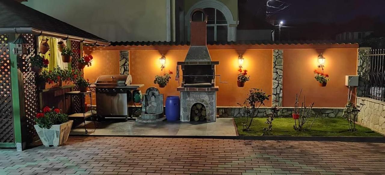 Отель Casa Cizi Кэлимэнешти Экстерьер фото
