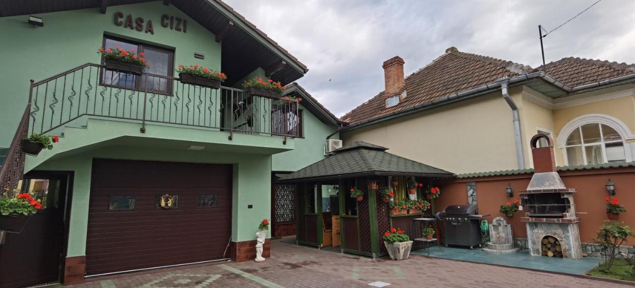Отель Casa Cizi Кэлимэнешти Экстерьер фото