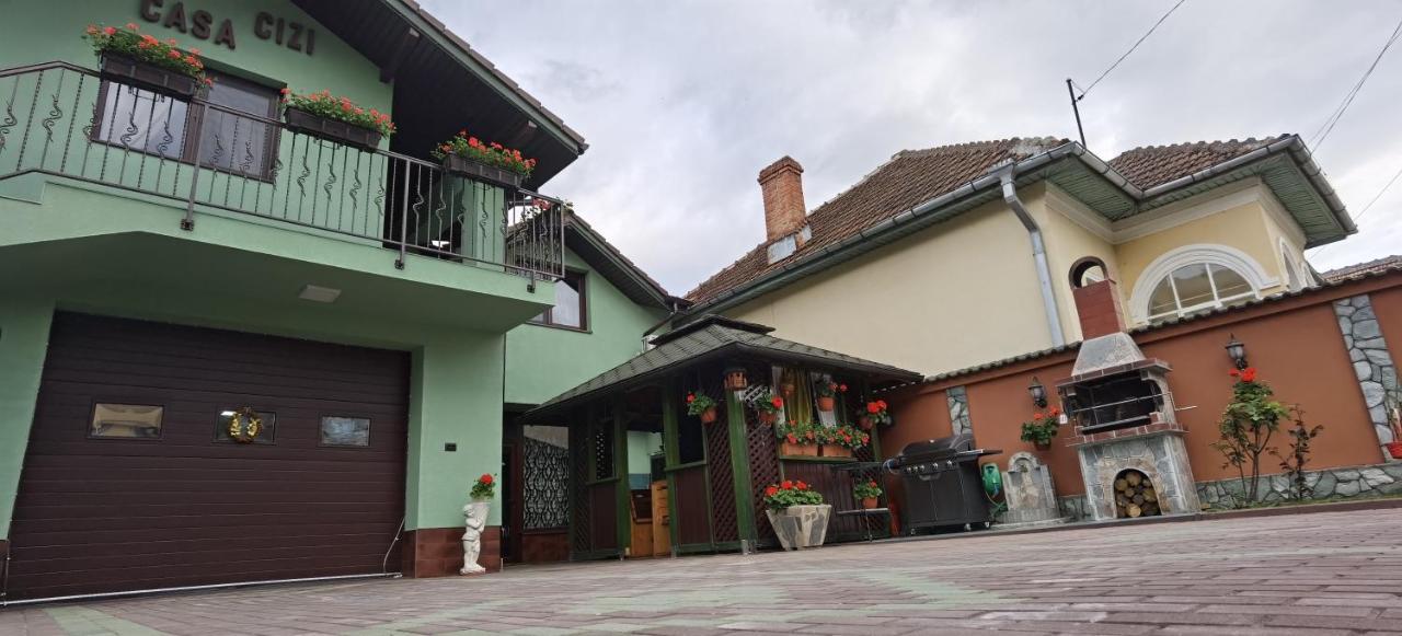 Отель Casa Cizi Кэлимэнешти Экстерьер фото