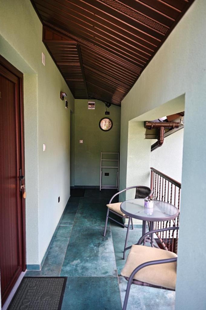 Отель Casa Cizi Кэлимэнешти Экстерьер фото